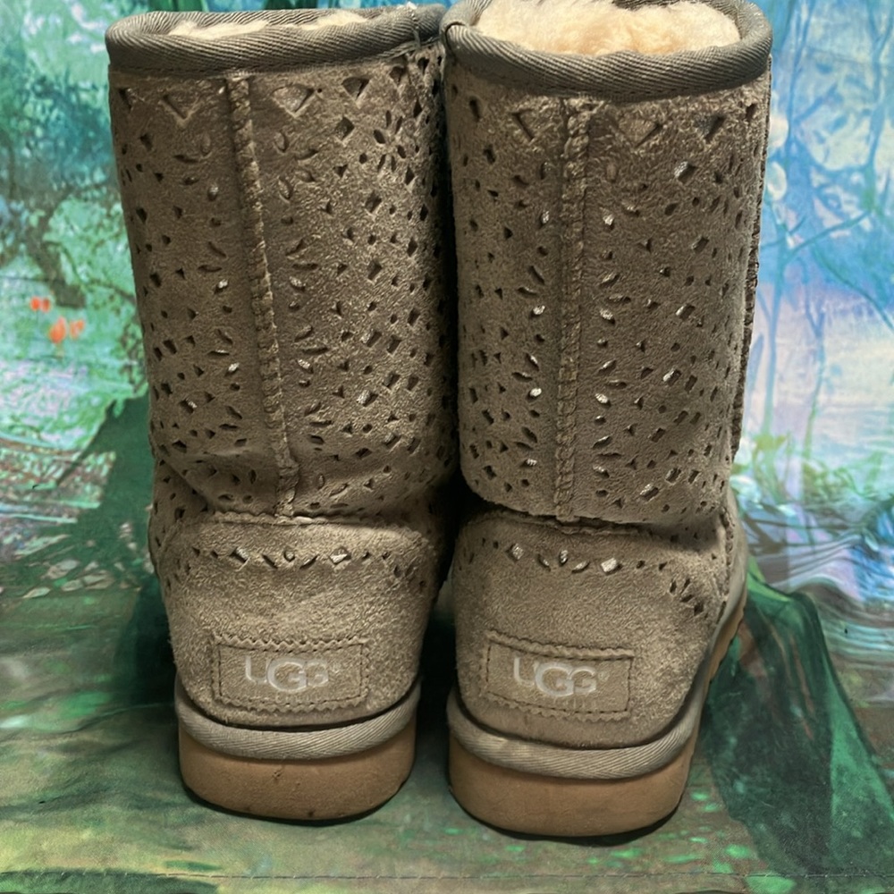 UGG boots, size 6, gray silver laser cut - Picture 2 of 4